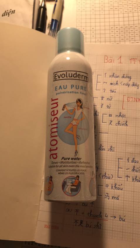 Sản phẩm tốt, có nhãn phụ tiếng Việt rõ ràng, date xa 2023. Vòi xịt rất chắc chắn và phun sương nhỏ mịn hơn loại mình mua shop ngoài.