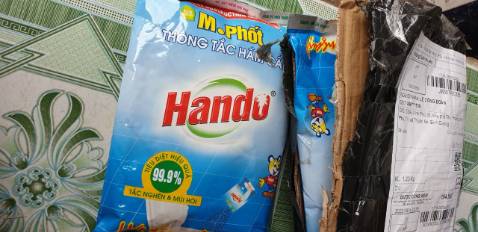 Shop đã gửi nhầm hàng cho tôi, do sơ xuất không kiểm tra liền lúc nhận cứ đinh ninh là đúng, không ngờ mở ra mới biết là nhầm hàng. Thay vì nước giữa xe thì thành ra bột thông tắc bồn cầu. hix
Vui lòng nhận lại hàng gửi nhầm và gửi đúng hàng giúp tôi. Cảm ơn.