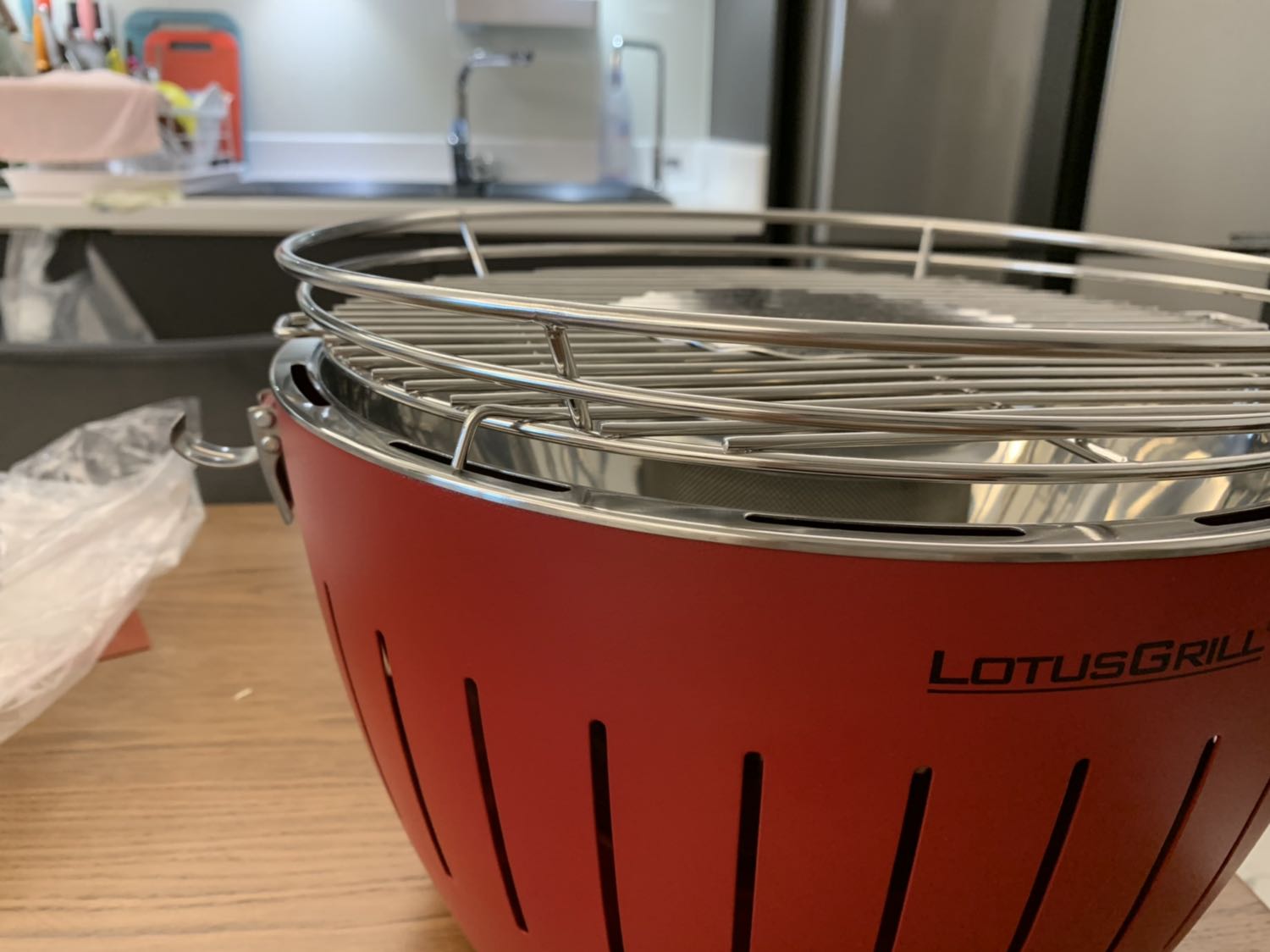 Sản phẩm mua bị vênh mặt nướng và thiếu nút. Mình đã báo tiki để trả hàng, mong rằng mua lại cái mới ncc sẽ kiểm tra chất lượng trước khi giao hàng kĩ hơn.