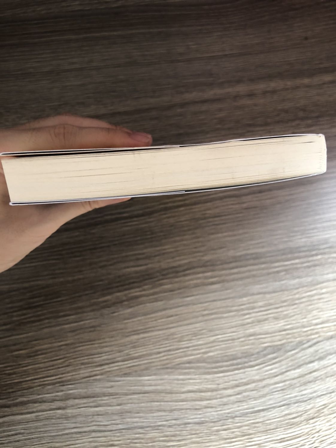 - Tiki giao hàng nhanh mới đặt hôm trước hôm sau nhận đc sách luôn. Săn sale đc giá tốt nữa
- Về nội dung: Mình chưa đọc nên chưa biết ntn. Mới lướt qua mấy trang đầu thấy khá cuốn
- 1 điểm trừ nhỏ là sách hơi dơ và xước nhẹ ở góc. Nhưng k sao mình quan tâm nội dung hơn 
Cảm ơn Tiki nhé