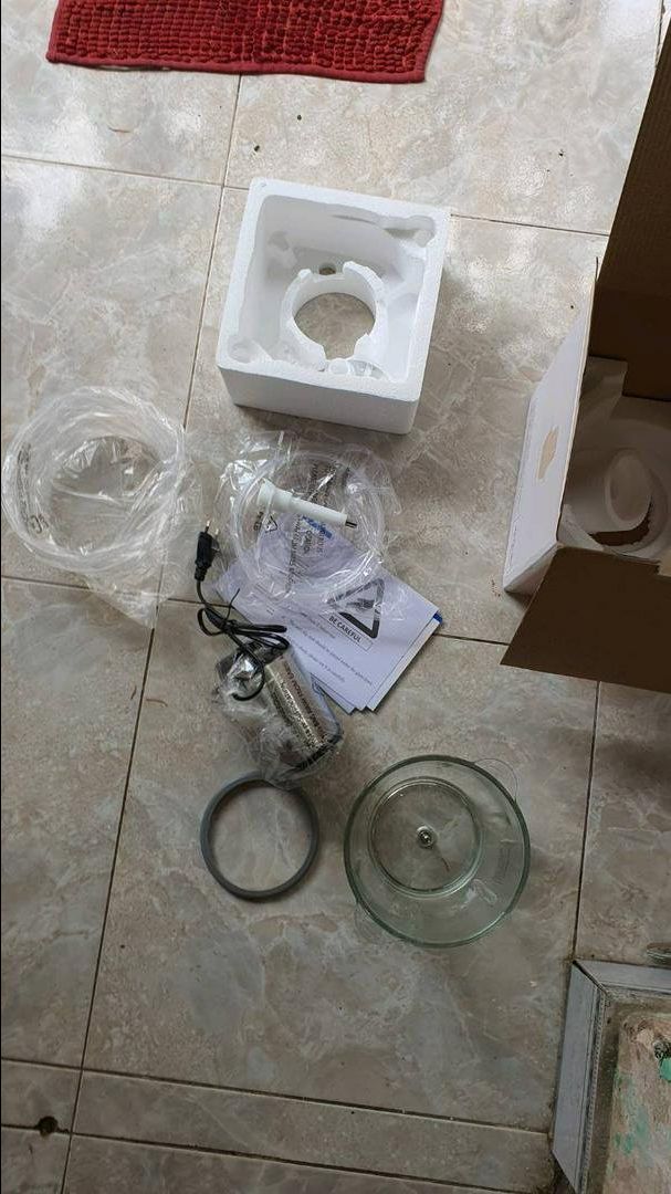 mới nhận hàng sài rất okki. hàng lock lock chính hãng có khác, nên không có vấn đề gì để chê, máy xay nhuyễn , động cơ êm, lưỡi dao sắc. bữa mình có mua 1 máy xay thịt giá rẻ mới *** mà đã bụp 1 cái. nói chung mọi người nên chọn máy có thương hiệu uy tín mua nha. hàng shop này uy tín mà giá rẻ nữa. mọi người nên mua nha