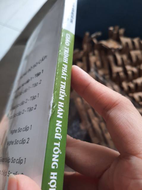 Nội dung sách ổn, rõ ràng dễ đọc, bìa hơi trầy xước và có vết rách nhỏ thôi