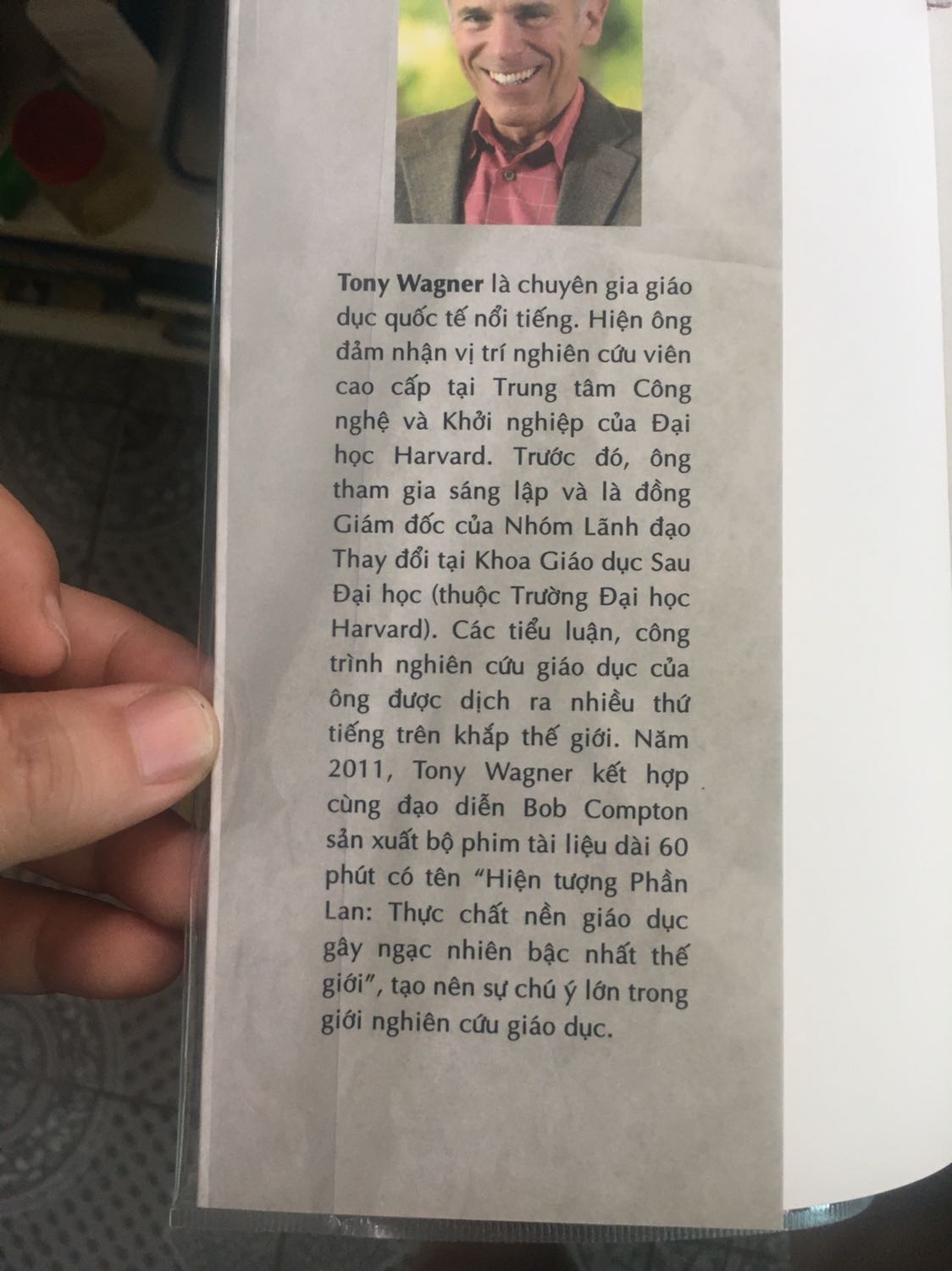 Bookcare gì sát mí sách, cầm lên đọc là rớt ra...càng về sau dịch vụ này càng tệ.