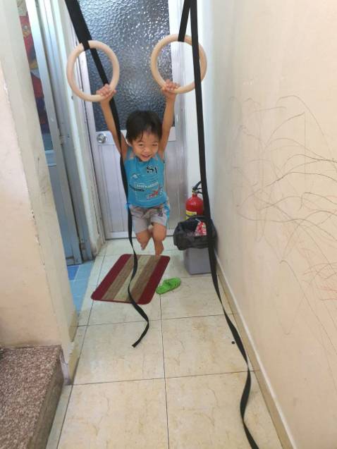 Rất hài lòng . Vòng cầm chắc tay , gỗ đẹp láng mịn . Tập rất ok giá thấy rẻ hơn mấy bên khác nhiều . CÓ vòng này tập bao chơi các bài , kết hợp với xà đơn nữa là khỏe re