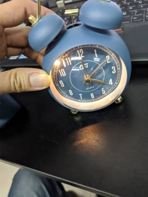 đồng hồ nhỏ xinh đẹp lắm ạ, có cả đèn nữa chứ.