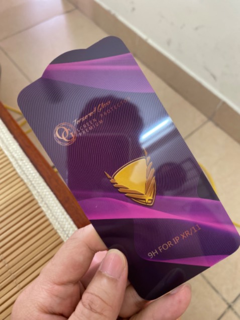 Hàng giá rẻ, tự dán cũng ok.