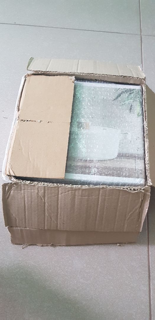 SẢN PHẨM:
- Kích thước: hơi nhỏ so với mình nghĩ.
- Chất lượng: đúng mô tả, đẹp, tinh xảo, good!
VẬN CHUYỂN:
- giao hàng nhanh.
- điểm trừ là bên shiper xếp đồ quá nhiều, chèn móp méo thùng đồ của mình và bẩn.
☆ nhưng mình vẫn cho 5 sao vì shop tư vấn nhiệt tình!!!