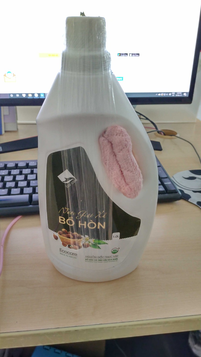 Giao hàng nhanh, đóng gói cẩn thận. Còn tặng têm một miếng khăn xinh xinh nữa. Còn chất lượng thì phải dùng mới biết được.