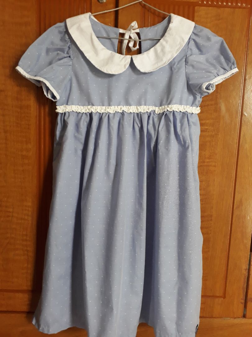 Đần rất đẹp. Vải mát, màu rất tây. Size chuẩn bé mặc vừa vặn. Đầm rất đáng để mua