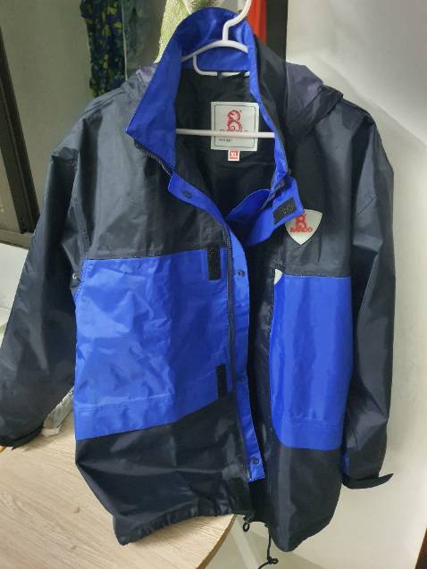 Mua về mưa dùng luôn. Rất tốt. Ko bị thấm. Đẹp nữa. Shipper nhiệt tình.