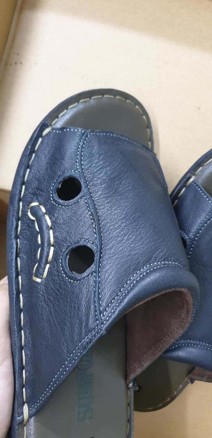 Da bò mềm mại rất ok, đế chống trượt, may khâu rất công phu, tôi đã từng dùng  giày dép của shop qua và rất ưng ý