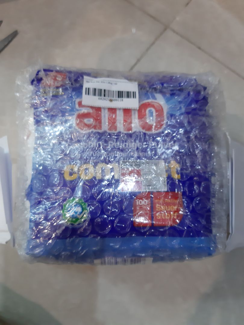 Xin chào Tiki!
Tôi đã nhận sản phẩm nhưng tại sao bao bì không giống nhau giữa sản phẩm đã đặt hàng và hàng nhận được. Tạm thời vẫn chưa mở bao bì sử dụng nên không biết bên trong như thế nào.