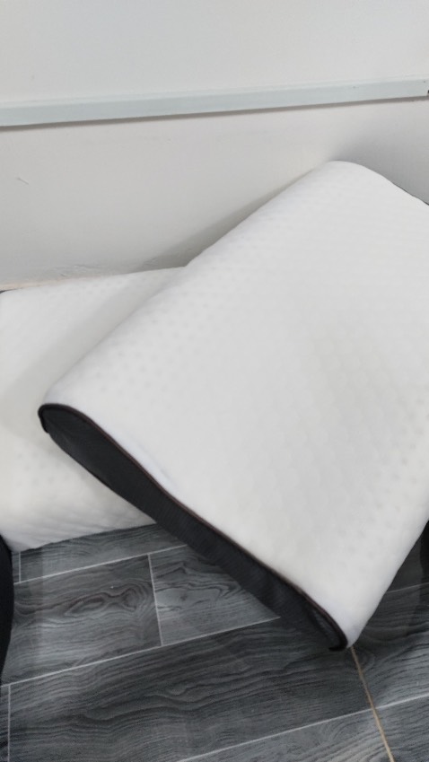 Vỏ gối dày dặn ok, mà sợ sợ nó bị xù lông với dơ nên mình mua kèm luôn vỏ gối nằm ngủ mấy bữa vợ bảo thấy ít ngáy. tốt