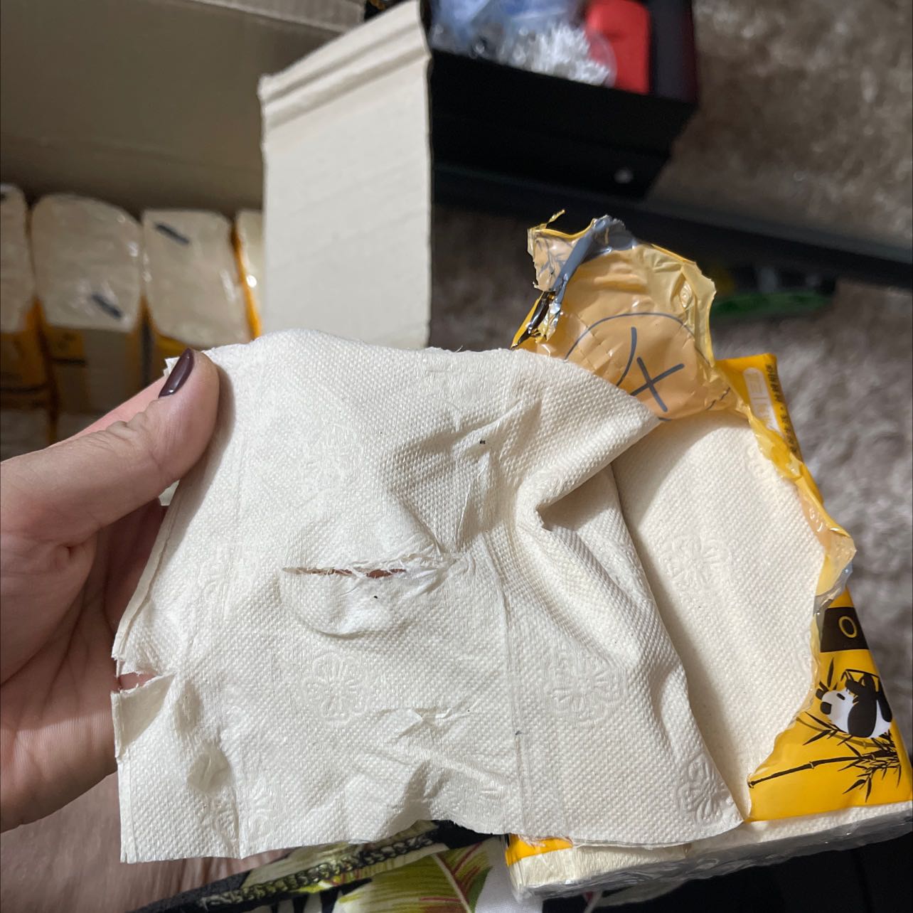 Shop nay ghi la thung 30 goi,1 goi 300 to nhug.dang giam gia.mua 2 thung nhung giao 1 thung???nha tui xai giay nay bao nhieu lau nay.tom lai giay nay dzở giong sipiao truoc gd tuo xai.