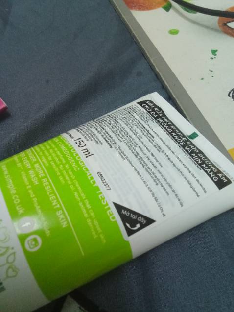 Hmm, giao hàng siêu nhanh. Mới đặt sáng hqua mà trưa hay đã nhận được. Sp có nhãn mác đầy đủ mà tiki đóng gõi kĩ lắmmm, cho hẳn cái màng bọc thực phẩm luôn ಥ⁠‿⁠ಥ
Nói về thời chứ srm không bị tràn đauu