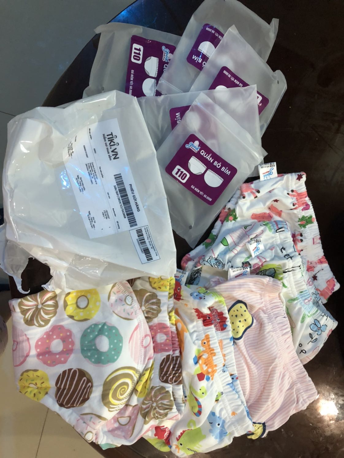 Mình mua combo 6 quần bỏ bỉm, nhưng nhận hàng chỉ có 5 quần. Hàng đẹp nhưng giao thiếu hàng, tiki xem lại giao đủ hàng cho mình nhé!