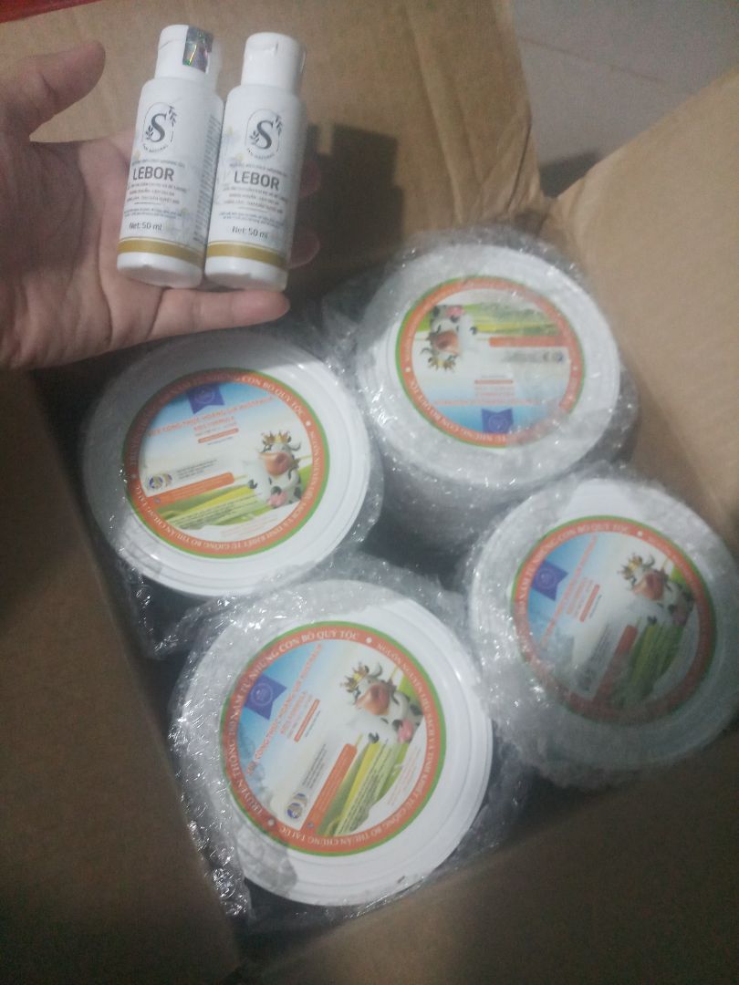 hàng chuẩn nhập khẩu chính hãng, giá ưu đãi mà date xa, shop tư vấn nhiệt tình, nửa đêm khui hàng và nhận thêm quà nhỏ nhỏ dễ thương. tuy nhiên hàng có hơi móp méo, mong shop khắc phục. và giao hàng khá lâu. ai muốn đặt hàng thì hãy để ý thời gian đặt hàng