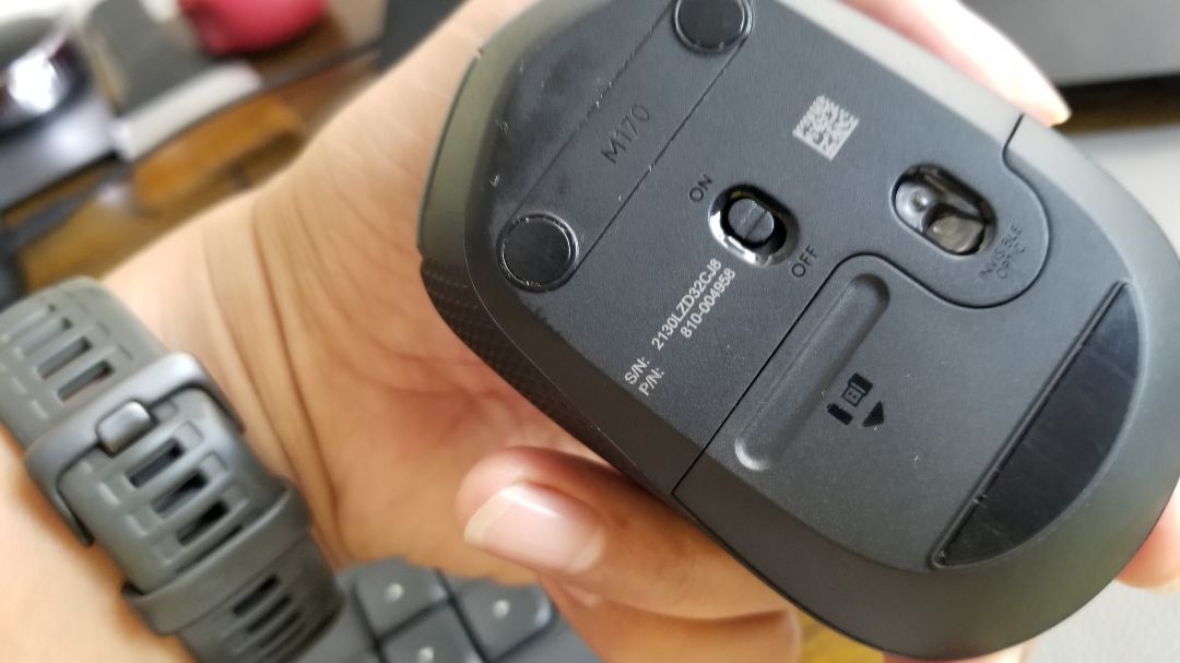 So với giá thì mình nghĩ combo này tốt. Bàn phím ọp ẹp nhưng mặt nhựa mịn, số và chữ nét. Cảm giác gõ kém, nhưng hãy nghĩ đến tiền bỏ ra thì chắc chỉ đc vậy. Chuột hơi nhỏ, phù hợp tay nữ. Kết nối tốt. Nói chung đáng tiền. So với giá thì mình nghĩ combo này tốt. Bàn phím ọp ẹp nhưng mặt nhựa mịn, số và chữ nét. Cảm giác gõ kém, nhưng hãy nghĩ đến tiền bỏ ra thì chắc chỉ đc vậy. Chuột hơi nhỏ, phù hợp tay nữ. Kết nối tốt. Nói chung đáng tiền.