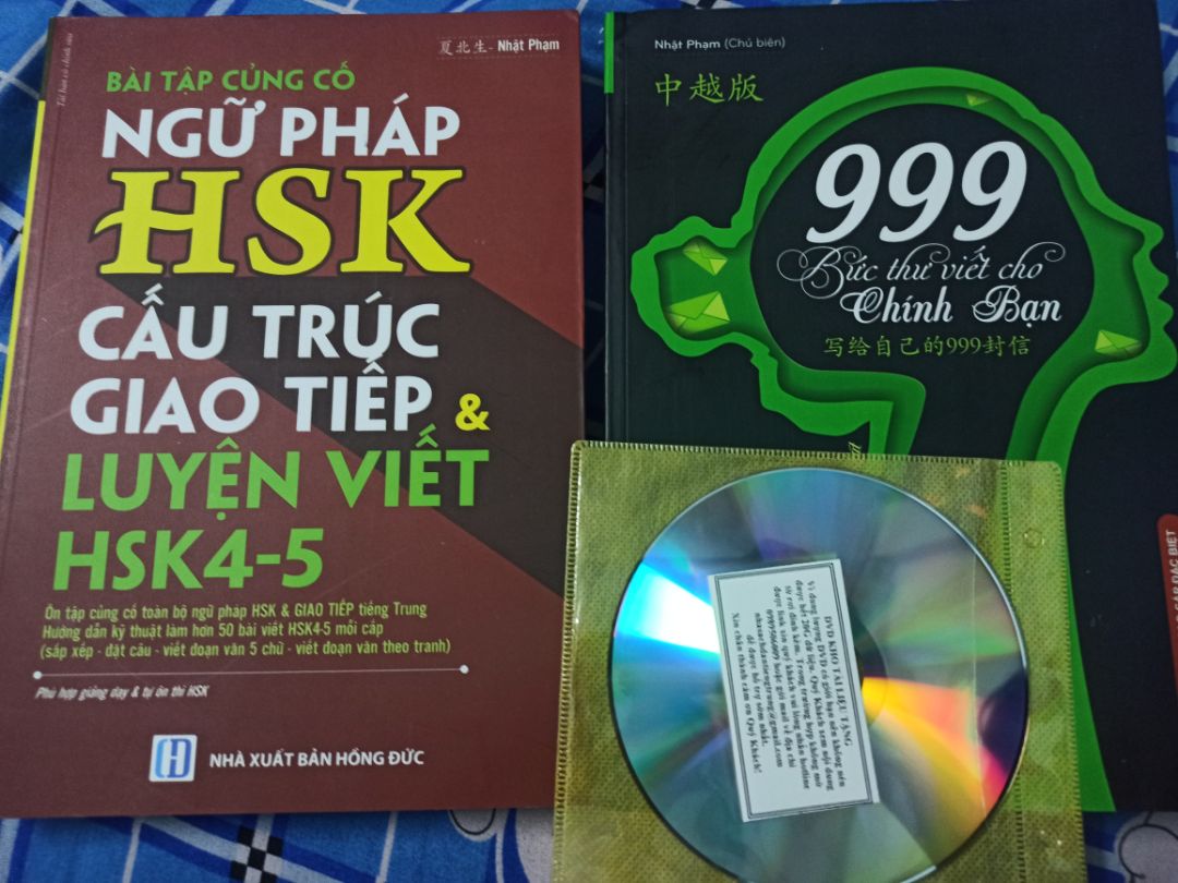 sách mới ..bên góc hơi nhăn xíu thôi.có xíu à .so với giá tiền rất đáng mua nha