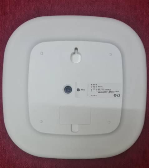 Thiết kế rất đẹp và rất sắc sảo, chất lượng thì phải qua thời gian lâu mới biết Nhưng hài lòng về mẫu mã, đẹp tuyệt .