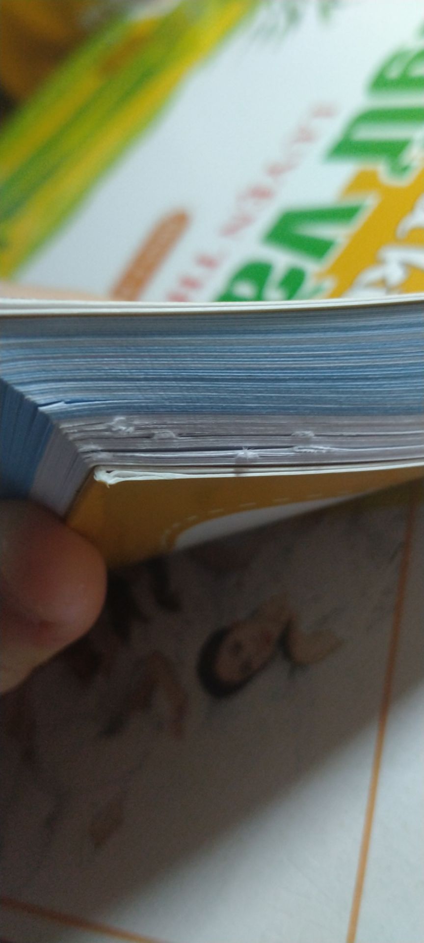 Mua hàng sale nên cảm thấy rất là ưng luôn á, thật ra quyển này thì tui không cần lắm nhưng mà tui có quyển 1 rồi nên mua luôn quyển 2 cho trọn bộ. Với giá là 42.000 VND, một cái giá quá là hời luôn á không còn gì hời hơn, quyển 1 tui mua ở ngoài nhà sách với giá là 1*** vnd á nên là thấy hơi tiếc, nếu biết có ngày tiki sale mạnh thế này thì đã để dành mua, nhưng mà cũng không sao tại dù gì lúc đó tui cũng cần hơn. Về chất lượng thì hmm tui thấy quyển sách này khá là ok nhưng mà tui rcm là nên mua quyển 1 thôi cũng đủ rồi nhé, quyển 2 tui thấy cũng không thật sự cần thiết cho lắm :)))) Có một vài trang giấy phía dưới vẫn chưa rạch hết nên hơi khó chịu, mong nhà sản xuất sẽ để ý hơn, tuy nhiên vẫn cho 5 sao nhéee. Hộp vận chuyển về thì móp méo nhưng mà sách bên trong vẫn ok không hề trầy xước nên là good.