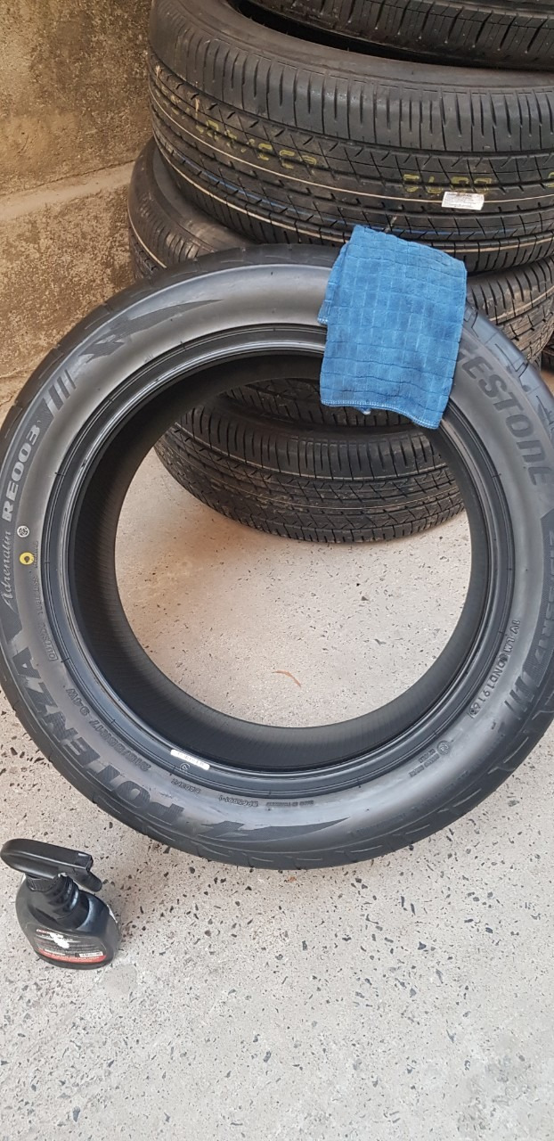 Thực sự ngoài sự mong đợi, xịt đen bóng, hay cả trời mưa, nhìn rất thích, đóng gói đẹp giao hàng nhanh mà còn được miễn phí vận chuyển nữa! Chúc FOCAR thành công