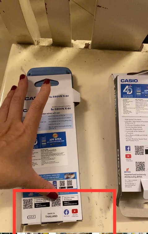 Sản phẩm đã qua sử dụng! 
Đây là chiếc thứ 4 tôi mua, và sản phẩm này gây thất vọng cả về người bán và về phía Tiki, cụ thể: 
- Tem trên máy trầy xước
- Vỏ hộp cũ mèm (để so sánh tôi đã mua thêm 1 sản phẩm khác để so sánh thì vỏ hộp và sản phẩm mua sau khác hoàn toàn, mới hơn, có video so sánh)

Tôi đang đợi phía TiKi phản hồi v/v tại sao có sản phẩm đã qua sử dụng bán cho khách. Ngày phản hồi 14/4/2023