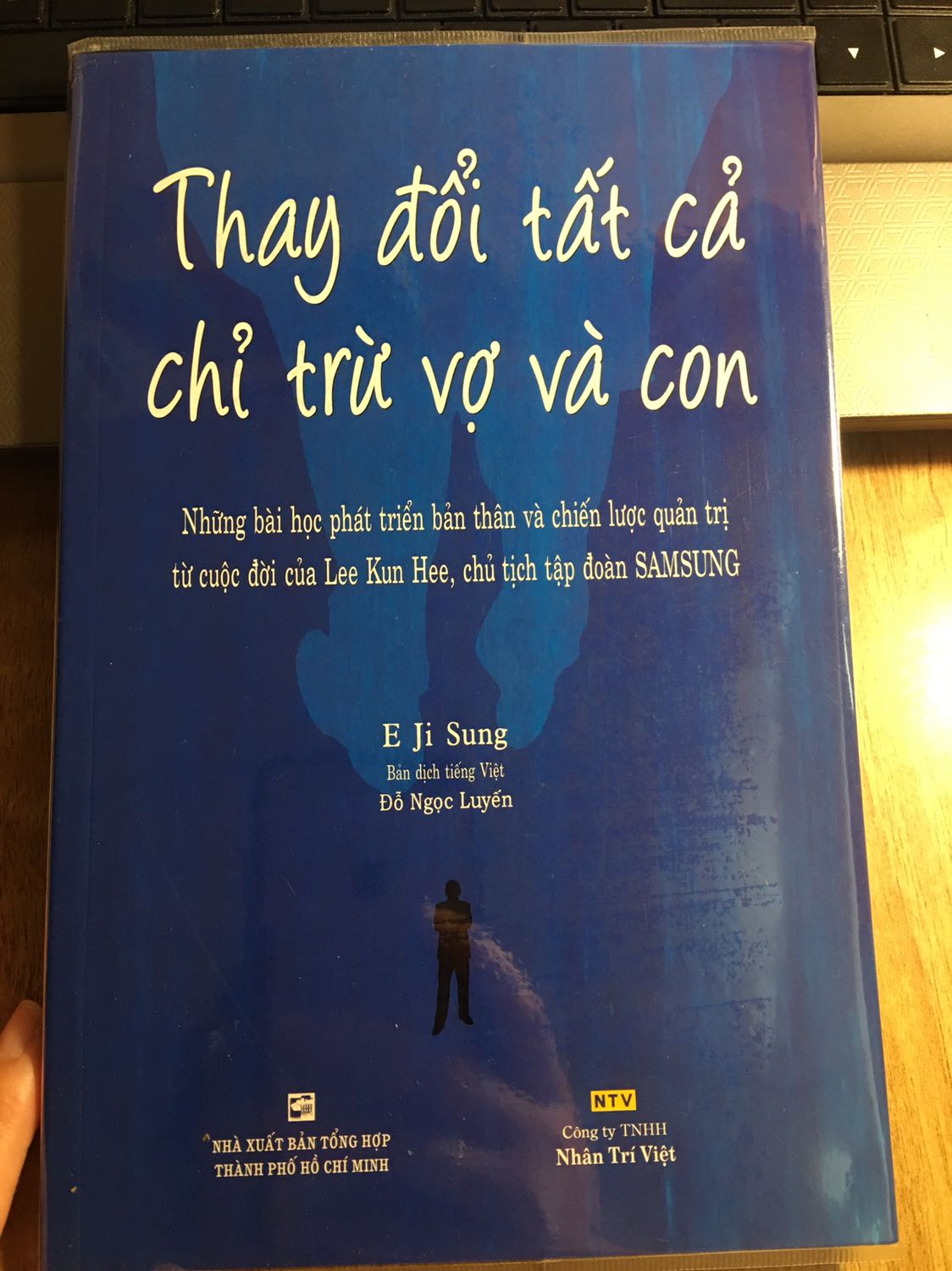 Sách mới, bookcare cẩn thận. Riêng mình thích đọc những sách về doanh nhân cụ thể, cuộc đời, nỗ lực và quan điểm sống của họ hơn là những sách quan điểm chung và ví dụ không rõ ràng. 5 sao cho dịch vụ của Tiki.