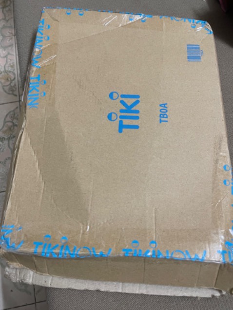 Không thể tin được là Tiki lại đóng hàng kiểu này. Ko hề niêm phong 1 đầu hộp gói sách. Hộp đựng nát bét. Mở ra thì sách vừa bụi bẩn vừa nát hết gáy!