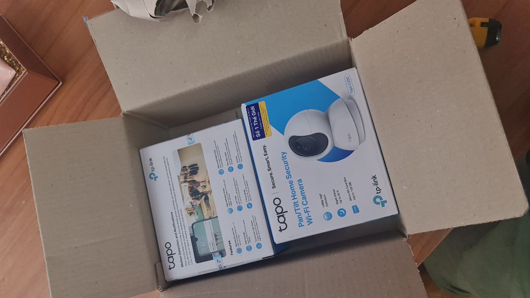 Mẫu mã đẹp. app chạy nhanh, ít bị delay như mấy mẫu camera Trung Quốc. 
Được 1 cái ưng nhất là có thể chạy 4 camera cùng lúc trên màn hình trên app giống như camera sử dụng box.
1 điểm trừ là màu sắc và độ nét vẫn ko bằng yoosee. Hy vọng các bản cập nhật sau sẽ nâng cấp được xử lý hình ảnh và màu đẹp hơn