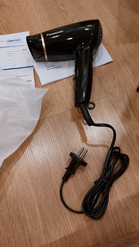 Hàng đúng mô tả, còn mới tinh, sản xuất tháng 6 năm 2022 luôn, có giấy bảo hành chính hãng đàng hoàng. Đã mua cái này là cái thứ 2 sau 1,2 năm dùng cái thứ nhất vẫn còn tốt lắm.