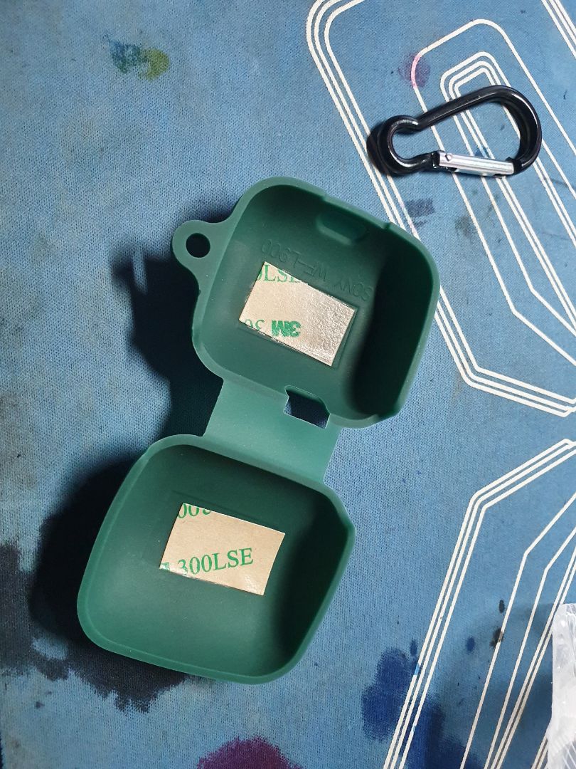 Giao hàng nhanh, chất lượng khá, nhưng hộp khá méo mó khi nhận, may mà vò chất dẻo nên không ảnh hưởng chất lượng.