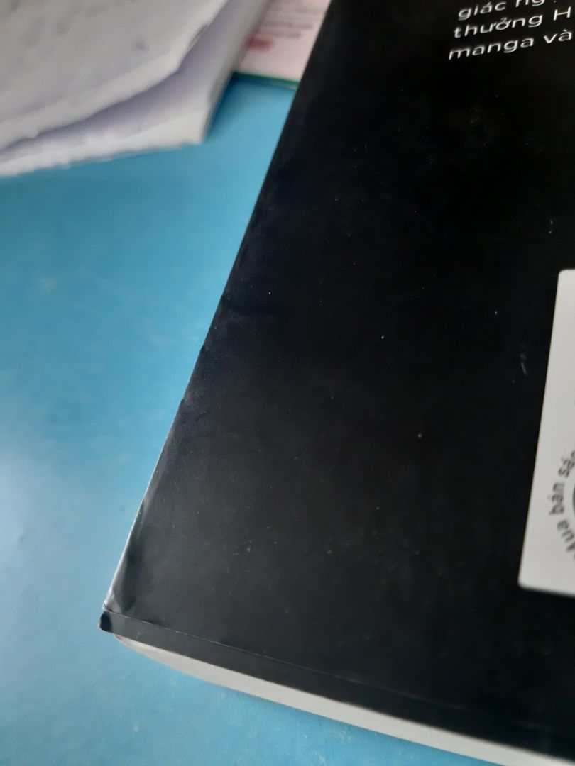 Tiki đóng gói ẩu cực kì , đây là lần đầu mình mua sách ở Tiki nhưng quá là thất vọng , sau này mình sẽ hạn chế mua sách ở Tiki.
Đóng gói kiểu gì mà chỉ có 1 thùng carton ở ngoài thôi , không có chống sốc gì hết nên sách mới bị gãy góc , lỗi (như ảnh) vậy thôi.
Ngoài nhưng vấn đề đó ra thì sách cũng không được bảo quản tốt nữa , cũ , trầy xước bìa 
Đang dịch nên mình bỏ qua việc ship hàng lâu hơn tháng 1 nên 1* là dành cho chất lượng sách và cách đóng gói hàng của Tiki.