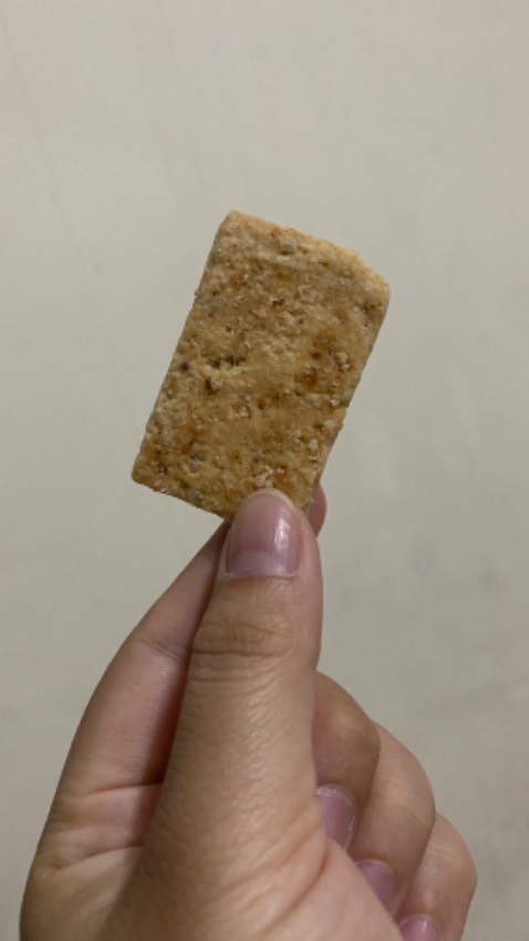 Bánh ngon nhắm luôn á. Có vị hơi ngọt ngọt nhưng an toàn cho sức khoẻ nè. Tặng kèm cả yến mạch nữa. Ăn vèo gần hết hũ luôn rồi. Sẽ mua thêm nữa. Bánh ngon nhắm luôn á. Có vị hơi ngọt ngọt nhưng an toàn cho sức khoẻ nè. Tặng kèm cả yến mạch nữa. Ăn vèo gần hết hũ luôn rồi. Sẽ mua thêm nữa.