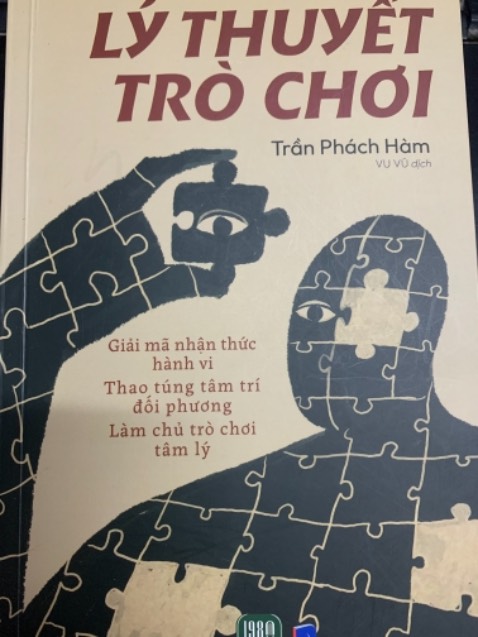/ Lý thuyết trò chơi là 1 khái niệm gần đây mình mới biết tới nhưng thật ra thì nó đã ứng dụng trong đời sống cũng từ lâu r. Khi đọc về chủ đề mình học đc nhiều khái niệm mới trong mỗi chương như: trò chơi có tổng bằng không hay khác, điểm cần bằng Nash,...
Sản phẩm tốt cả về nội dung và chất lượng giấy. Về giao hàng Tiki now khá ok.