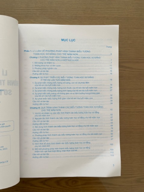 Chất lượng in ấn tệ, trình bày thiếu bắt mắt, nội dung đọc lướt qua thấy khó đọc, cần phải có kiến thức nền về ngành mầm non & yêu thích mới đọc được