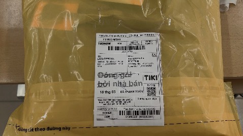 Thiết kế đẹp, chất liệu khá mềm để giữ cho thiết bị di động không bị trầy xước, tài liệu không bị nhăn. Màu sắc đẹp, dễ phối với trang phục, không bị nóng thiết bị bên trong.
Đóng gói cũng đẹp, sản phẩm vẫn nguyên vẹn.
Thích sản phẩm, cám ơn đã giao hàng.