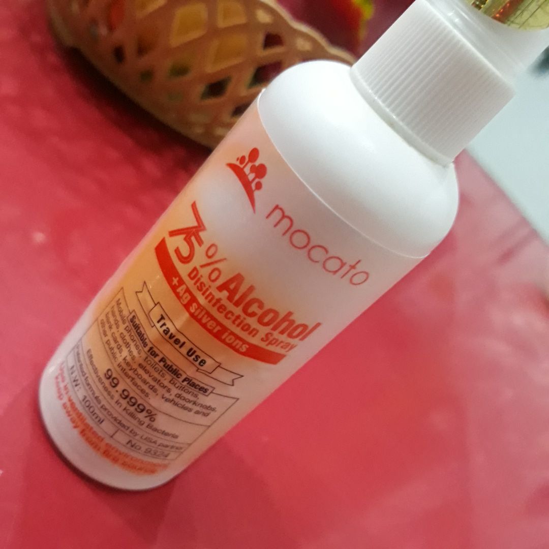 Hàng tốt.. dùng chai xịt lên rất thích... có mùi dễ chịu... Nay dịch có chai này sát khuẩn cho cả nhà nên mình cũng yên tâm.. Shop đóng gói cẩn thận lắm, mình rất bất ngờ khi mua sản phẩm.... Shop giao hàng nhanh nữa chứ.... Lần sau mình sẽ lại ủng hộ shop tiếp...