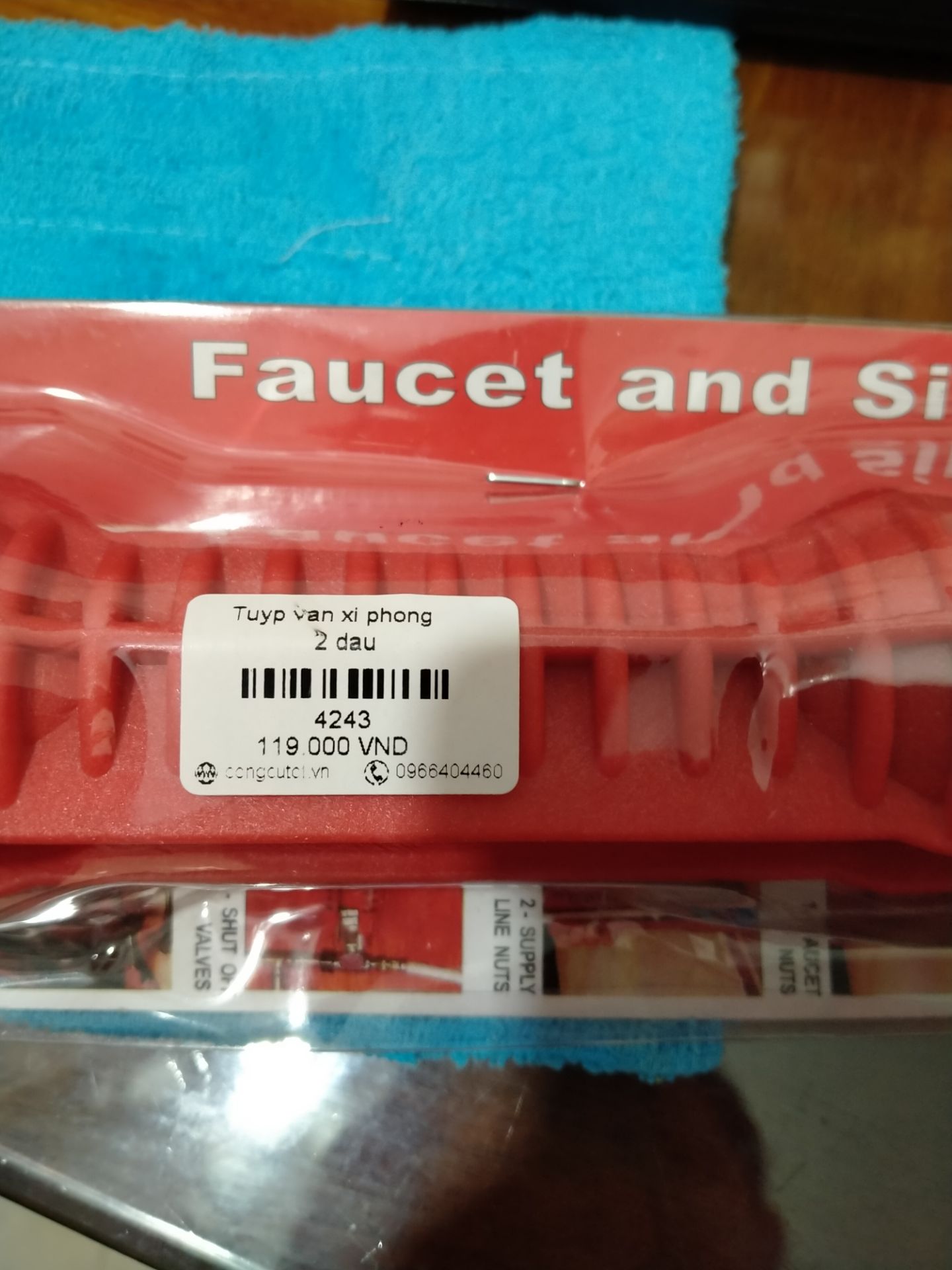 Giá dán trên sản phẩm thì rẻ hơn giá trên Web, có dấu hiệu không trung thực khi bán hàng.