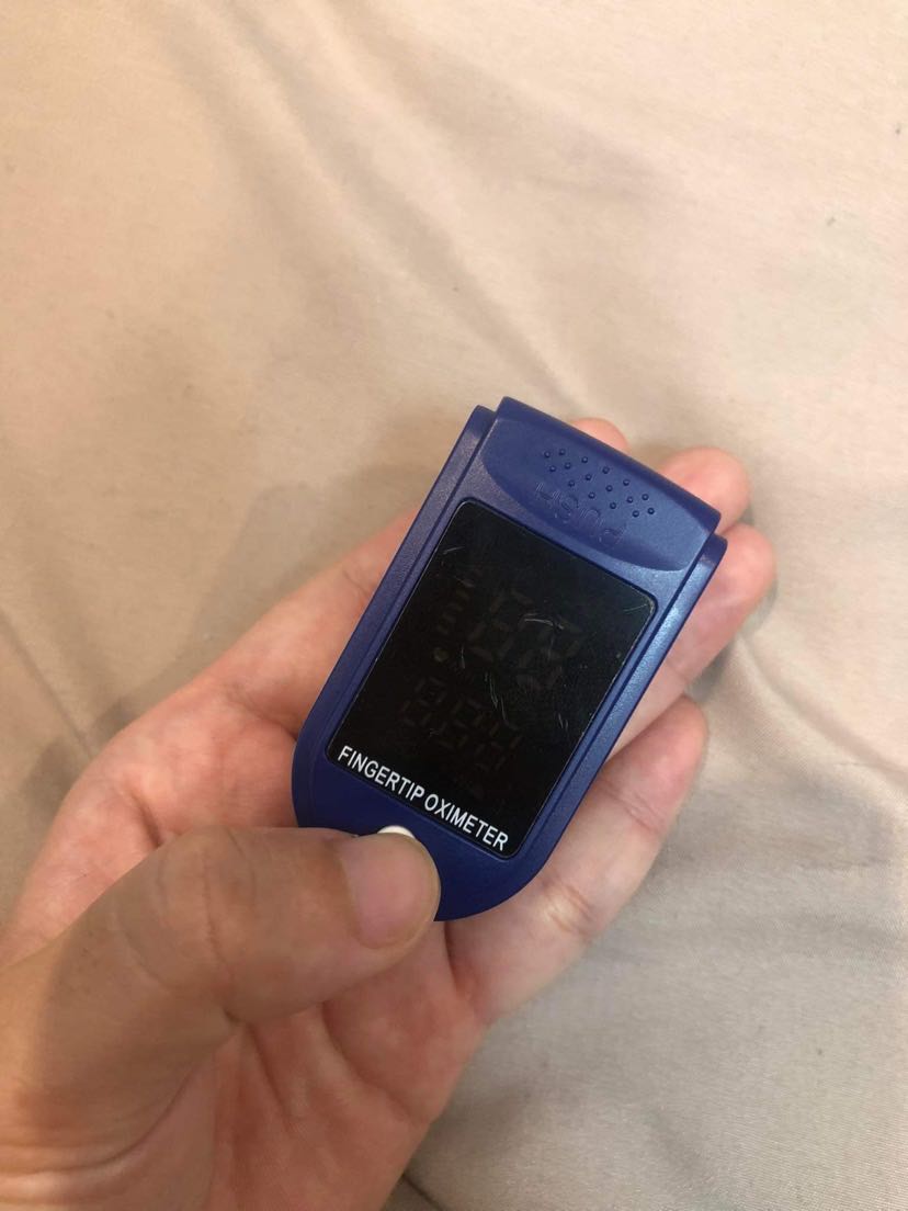 máy mở không lên, nhà có người bệnh mới cần mua mà không dùng được, phí tiền lại mất thời gian