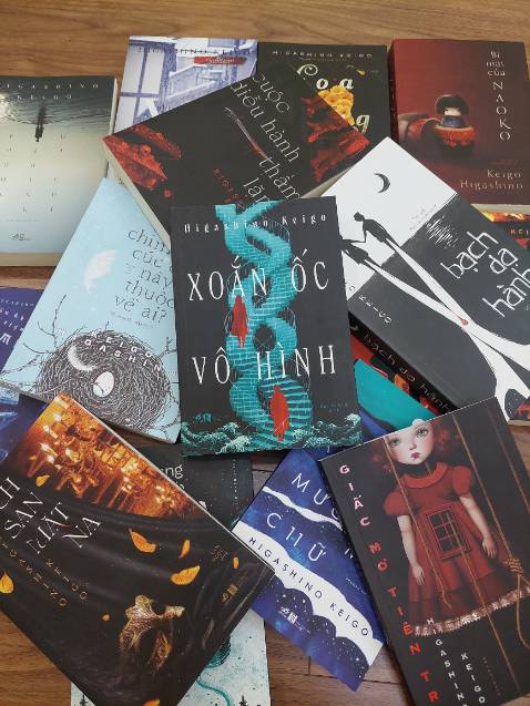 Tài khéo của giáo sư Yukawa cùng với duyên số của vị thám tử khi nắm trong tay manh mối duy nhất đã giúp cánh sát lần ra bí mật của vụ án. Đi sâu vào nội tâm, những ẩn ức của con  người vốn luôn là thế mạnh của tiên sinh Keigo.