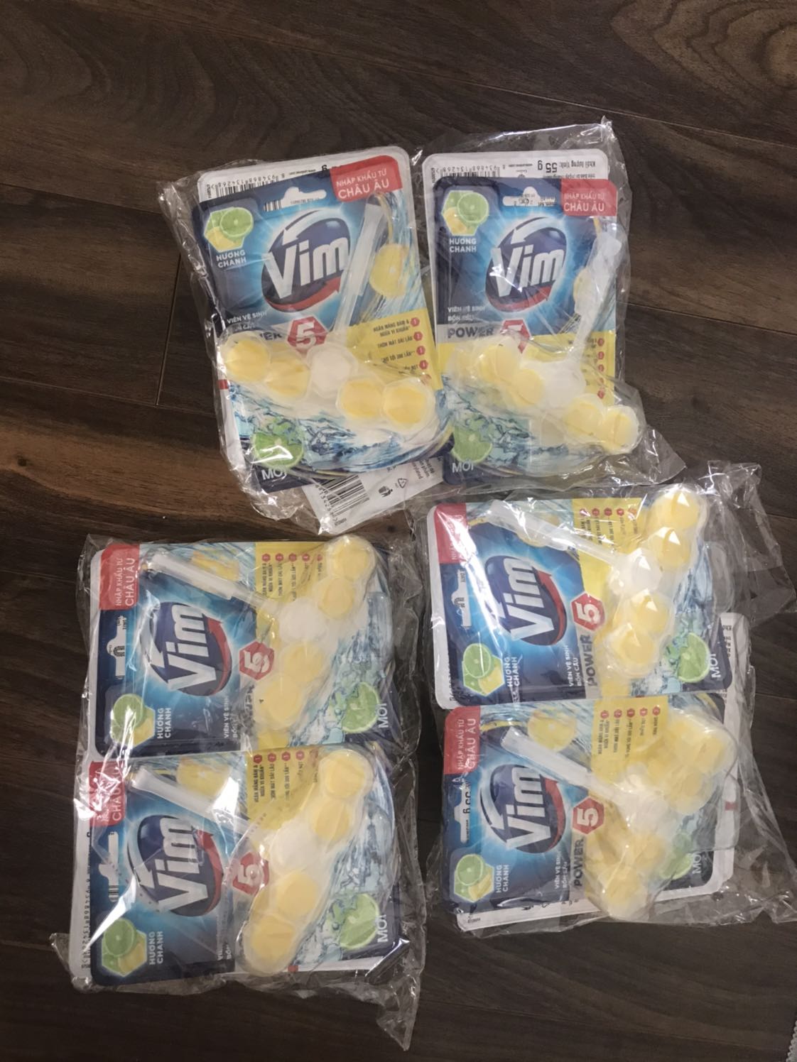 Nhà mình dùng từ rất lâu rồi, toilet k bị mùi , dùng rất thích.