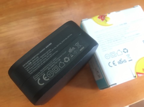 Mình mua vì cứ nghĩ là thương hiệu Mỹ như mô tả trên ảnh
Nhưng Sunvalleytek là cty và thương hiệu  của Trung Quốc
Nhìn độ sắc nét trên adpter thì sẽ rõ hơn