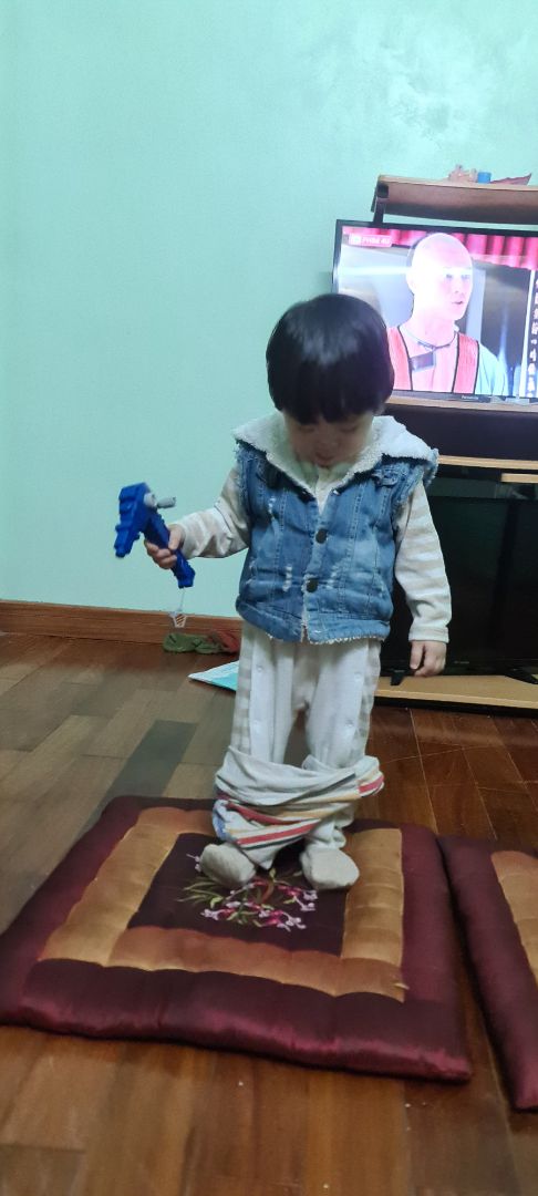 Dùng pana khá ổn,ko như 1 số cmt bảo máy yếu.Mình dùng cả 4 cánh và 3 cánh,hài lòng.Chỉ màu cái vàng đồng ko đồng nhất giữa cánh và thân