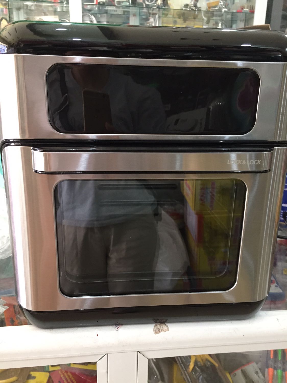 Mình đã nhận đc hàng giao hàng rất nhanh nhân viên giao hàng thân thiện.hàng đóng gói cẩn thận đẹp như. Trong hình mình mơi chạy thử máy kêu êm. Mình chưa nấu thức ăn chưa biết có ok không. Nhưng khi đặt mua mình thấy có tặng kèm cốc giữ nhiệt. Nhưng khi nhận hàng không có hơi buồn. Tạm để 4 sao