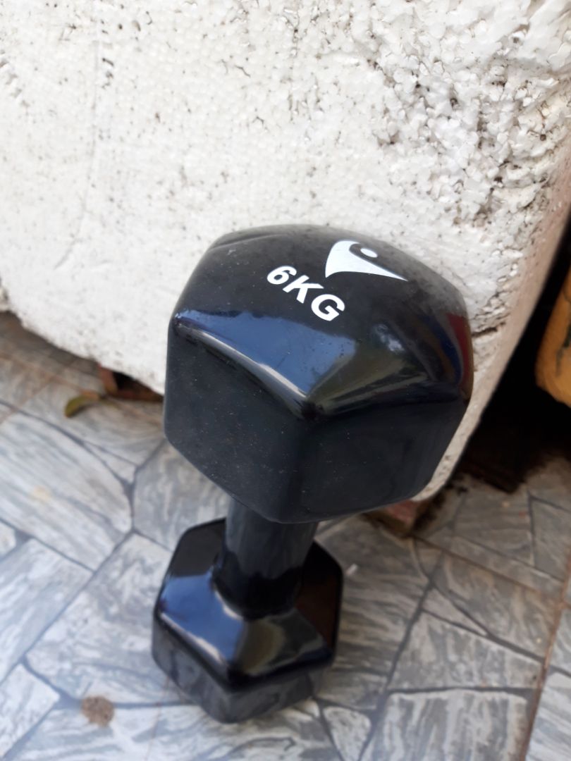 Hàng giao từ HN vào Tp.hcm đúng hạn, đẹp, ko bị gì. Tạ nhỏ gọn, bọc cao su êm tay. Kiểm tra đủ 6kg vì mua 2 cái khác nhau.