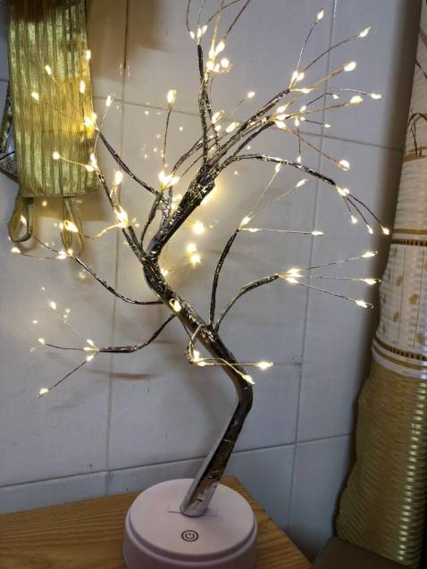 Đèn rất xinh luôn, tùy chỉnh đèn để tạo dáng ,ánh sáng dịu dịu không bị chói .Dễ dùng, decor siêu đẹp ,mình ưng cách phục vụ của shop lắm luôn, nhanh nhẹn ,có trách nhiệm .Lần đầu mua nhưng rất thích shop ,giá rẻ, phục vụ trên cả tuyệt vời ấy =))))