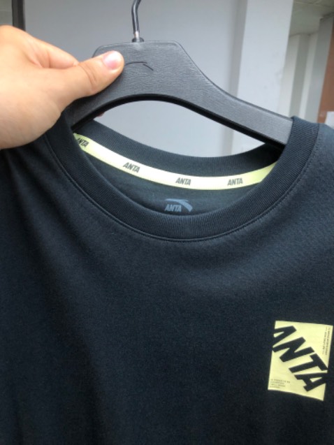 Chất liệu ổn. Thiết kế đẹp, đơn giản, dễ mặc