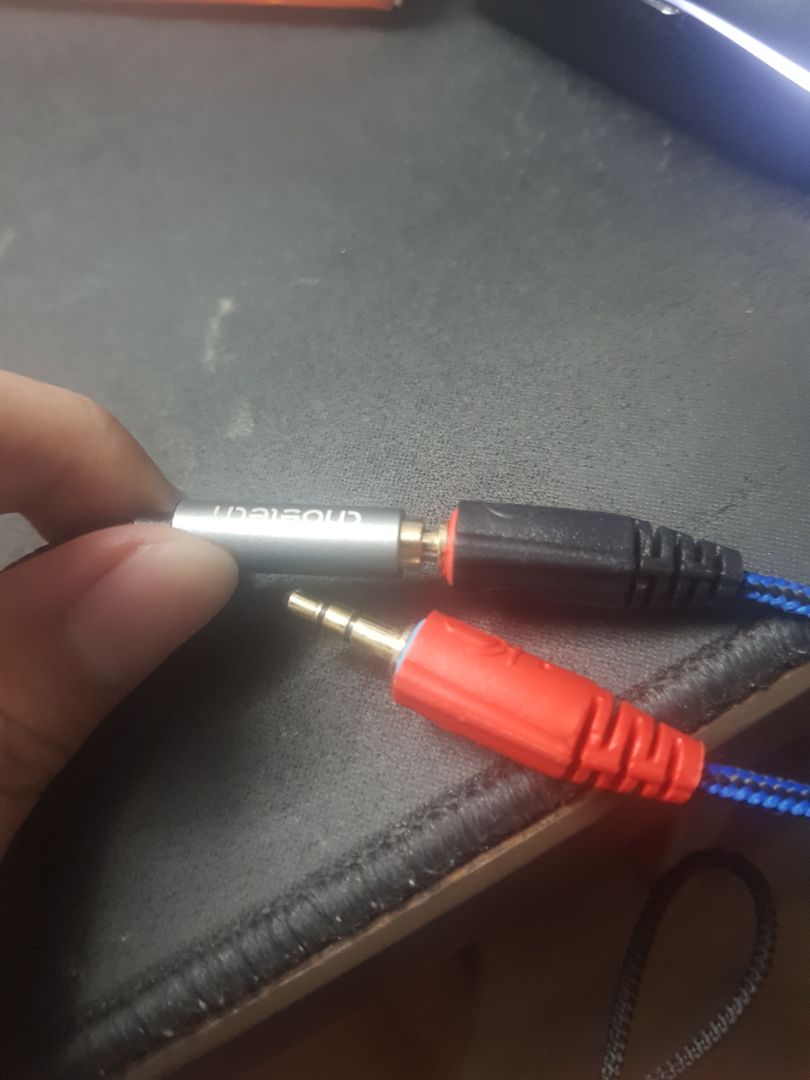 Không ảnh hưởng âm thanh nhưng lỗ cắm ko chắc dễ rớt ra ngoài Không ảnh hưởng âm thanh nhưng lỗ cắm ko chắc dễ rớt ra ngoài