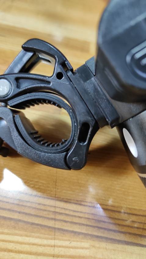 hàng quá tệ, bụi, rỉ sét, trầy xước, giống như hàng đã qua sử dụng, gioao cho khách mà không thèm vệ sinh lại, xem thường khách hàng